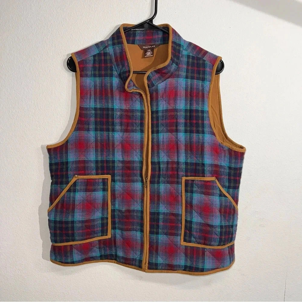 Multiples Women’s Gold Lined Plaid With Pockets‎ Front Zip Vest Size Large